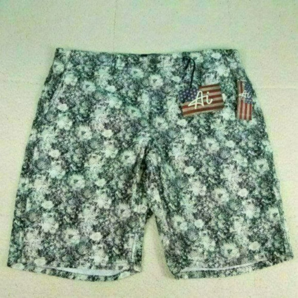 Authentic Icon American Idol Black/White Shorts Size 34
